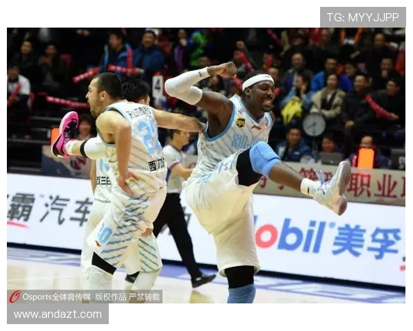 张庆鹏：从篮球场上的拼搏者到人生舞台的奋斗典范